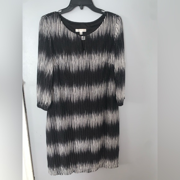 Sandra Darren Dresses & Skirts - Sandra Darren Black and White Long Sleeve Dress